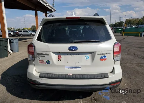 2018 Subaru Forester 2.5I Premium z USA, uszkodzony, nr VIN JF2SJAECXJH565696
